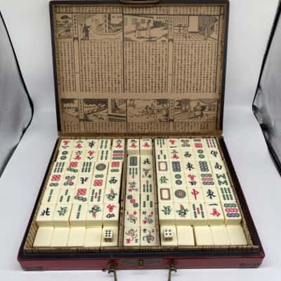 Impressive Mahjong Set in decorative Dragon theme Case