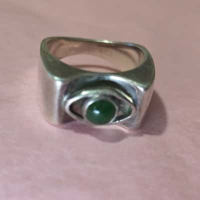  Womens Vintage Ring - green cabochon stone
