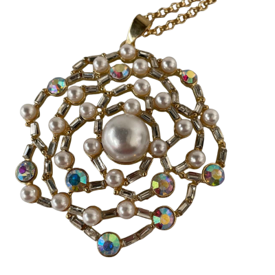 Gold toned circular pendant with Pearl and Diamentes 