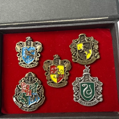 Harry Potter House Badge Pins Hufflepuff Gryffindor Ravenclaw Slytherin Brooch Pins