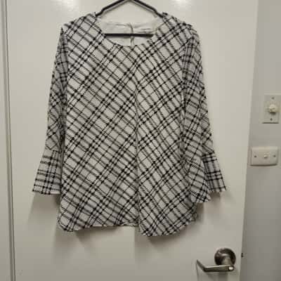 Calvin Klein Women's 3/4 Sleeve Top Black  / Checked / Off White 