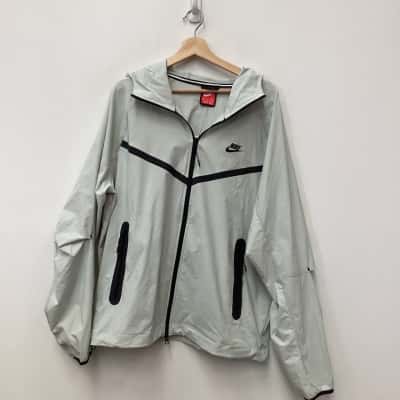 NEW - Nike Mens  Size M LOOSE FIT Hooded Windbreaker Light Green