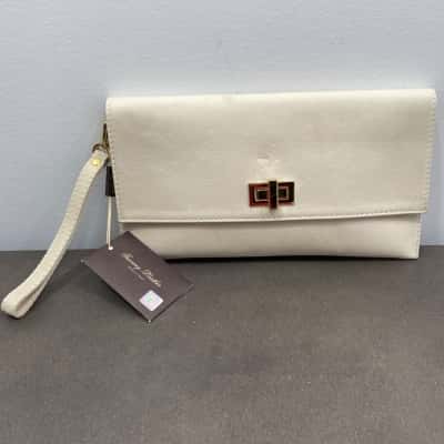 Tuscany Leather Womens Clutch Beige 