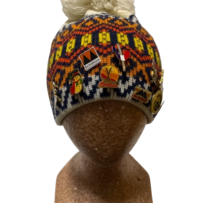 Stenmark beanie with badges
