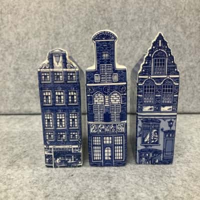 Delft Blue houses, hand painted 3x shop building figurines