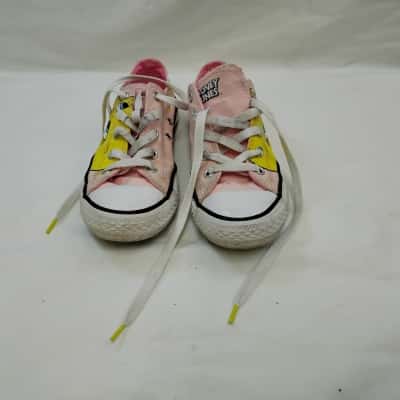 Converse Kids  Size 2 Shoes Pattern / Yellow Loony Tunes Tweety Bird
