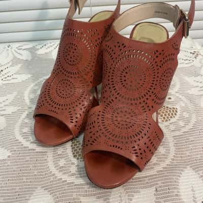 Vince Camuto - Brown Vachetta Leather - (sz8.5)
