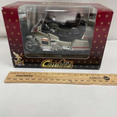Honda Gold Wing motorcycle 1:18