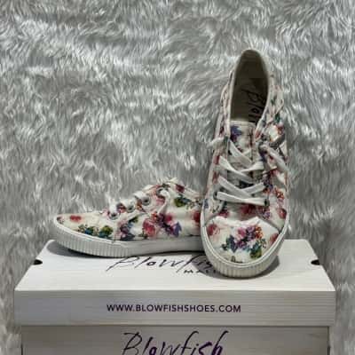  Womens  Size 8 Sneakers Multicoloured sneakers 