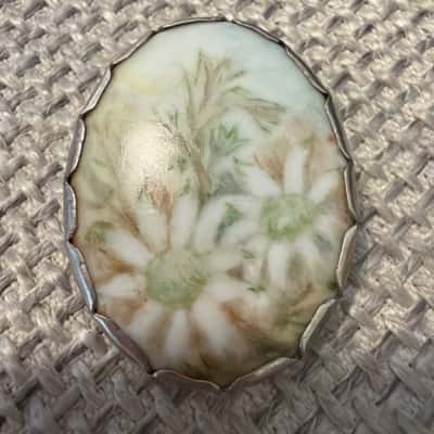   Vintage Floral Brooch – Oval Botanical Flower Design – ST Stamped – Silver Tone
