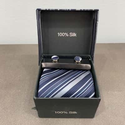 Sam Well International Mens Silk Tie, Pocket Square & Cufflinks Set Silver & Navy Blue 
