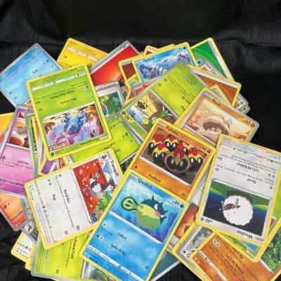 100 x Pokémon cards
