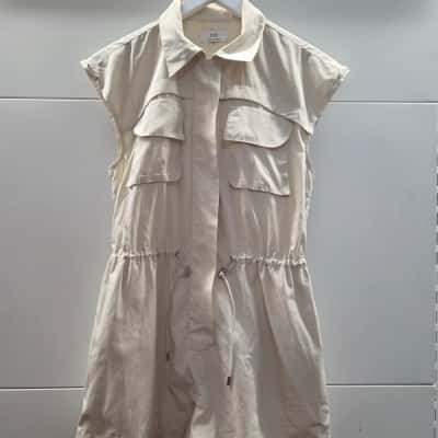 Cue Womens  Size 6 Beige 