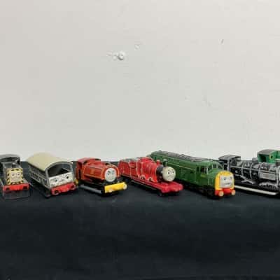 Metal train Thomas x 8