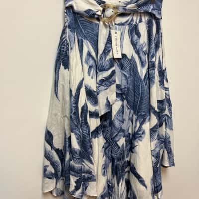 Fresh Soul Womens  Size 10 Asymmetrical Hemline Skirt / Tiered Skirt Blue / Pattern / White 