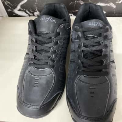 Airflex  Size 6 Black  sneakers 
