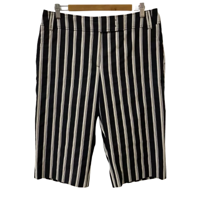  Betty Barclay Collection Womens Size 40 Knee Length Shorts Black/Striped 