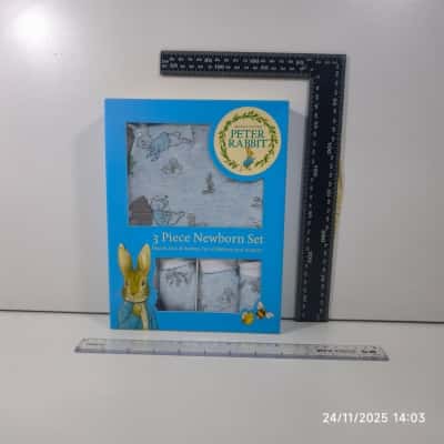Peter Rabbit 3 Piece Newborn Set PreOwned As New 