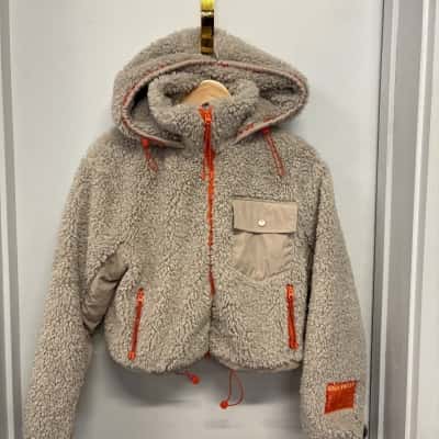 ENA PELLY X Renée Enright collab Cropped Faux Fur jacket. Size 8