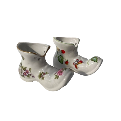 Old Foley Ornamental Boots. Strawberry and Harmony Rose 