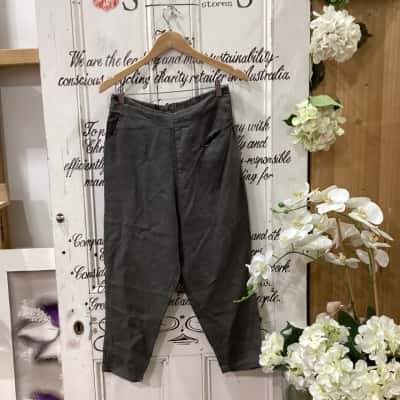JJ SISTERS BRAND! Womens  Size M / S Straight Leg Pants Olive! BEAUTIFUL STRAIGHT LEG OLIVE GREEN PANTS! MADE WITH 100% LINEN! GREAT FOR DRESSING UP OR DOWN! GREAT LIGHTWEIGHT FEEL!