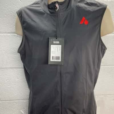 Aussie grit  Mens  Size M Front Zipper Black  sleeveless jacket 