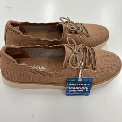 Skechers Size uk 5  bnwt 