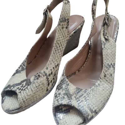  Womens  Size 39 Heels Beige / Grey 
