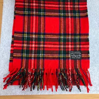 Unisex 100% lambswool, made in Scotland, scarf 