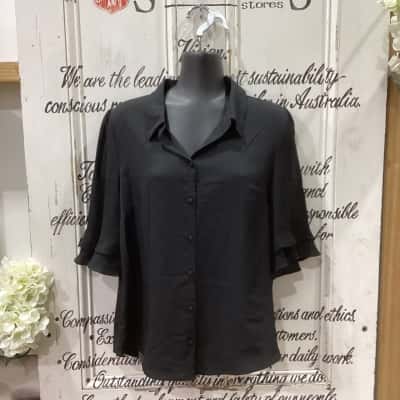 Portmans Brand! BNWT Womens  Size 12 Button Up Top / Short Sleeve Shirt Black  