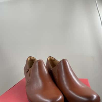 Cobb Hill Womens  Size 10 Loafers Brown 