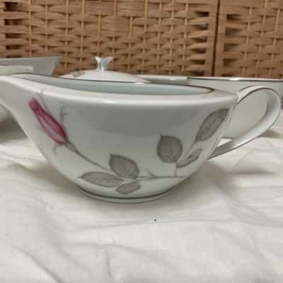 32 piece Zylstra Rose handcrafted fine China dinner set Japan 