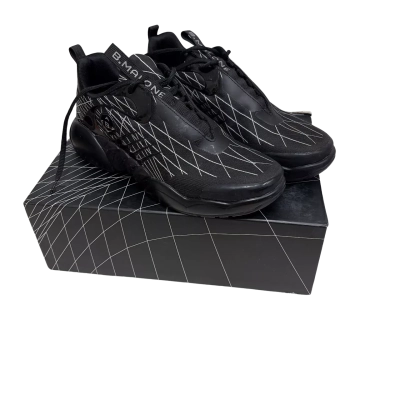  Mens  Size 42 Trainers Black  / White 