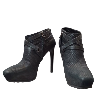 Guess Women's Size 8.5 Black Ankle Boots 