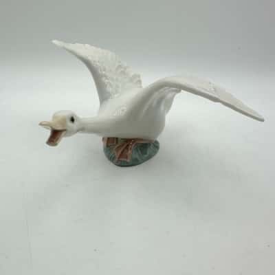 1971 Lladro " Goose In Flight" Figurine