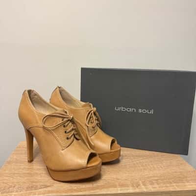 Urban Soul Size 8 Beige Maryborough Heels
