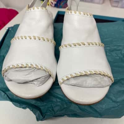 Django & Juliette  Womens  Size 39 White sling back sandal