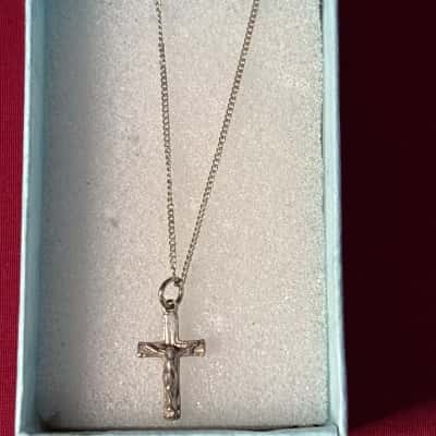 Women's 925 Silver Vintage Crucifix on 925 Silver Chain Necklace 