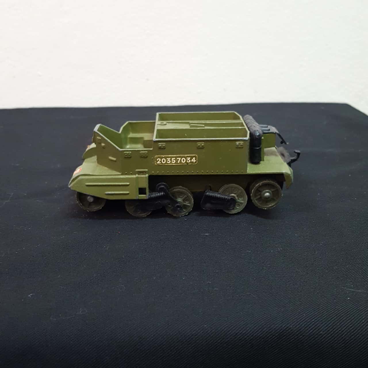 A boxed Dinky Bren Gun carrier No.622, together with a Dinky Anti Tank