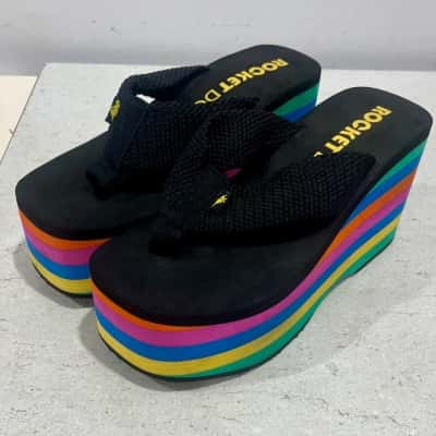 Rocket Dog Platform Rainbow Thongs Size 6