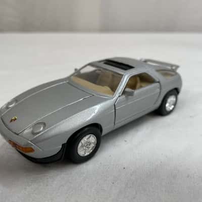 Welly Diecast #9031 Silver Porsche 928 Turbo