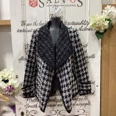 Fate Brand! BNWT GORGEOUS ELEGANT PATTERN WATERFALL STYLED CWomens  Size 8 Black  / Pattern / White 