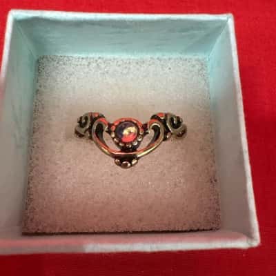  Women's Gold Tone Ornate Ring 
