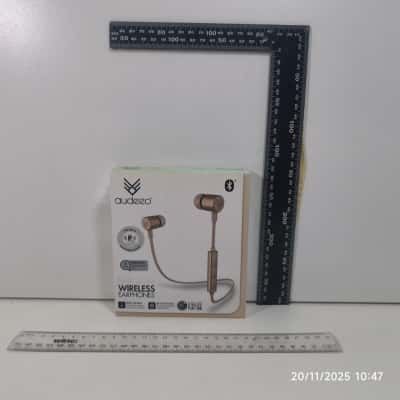 Audeeo Sheath Wireless Earphones As New PreOwned Bluetooth 