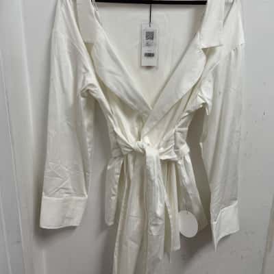 Sheike Womens  Size 6 White Shirt NWT 