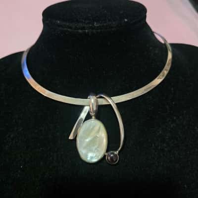  Womens Collar Necklace - Sterling Silver with mother of pearl