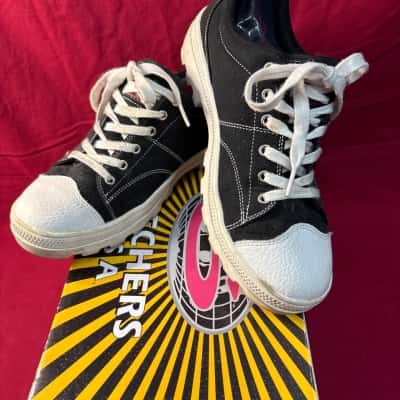 Skechers Womens  Size 9  Black Sneakers 