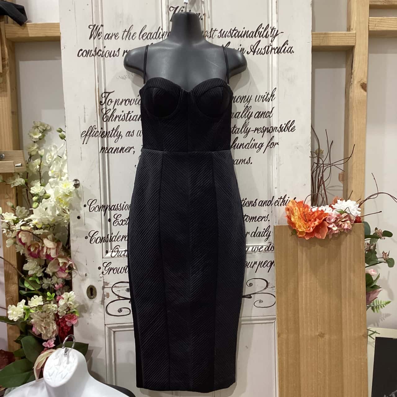 Misha Collection Brand AN ABSOLUTELY GORGEOUS SHOESTRING STRAP BODYCON DRESS Womens Size XS Bodycon Dress Midi Dress Shoestring Strap Black s
