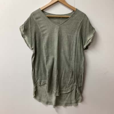 Lilac designs  Womens  Size M Short Sleeve Top Grey C