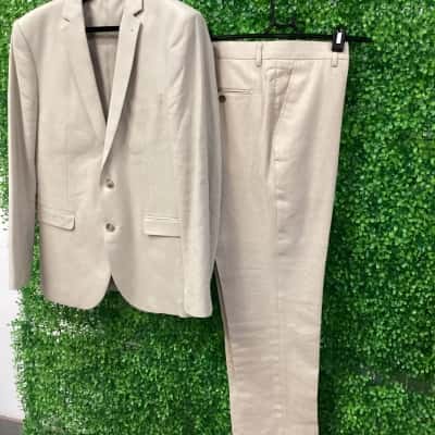Connor Mens  Size 40 Beige suit
